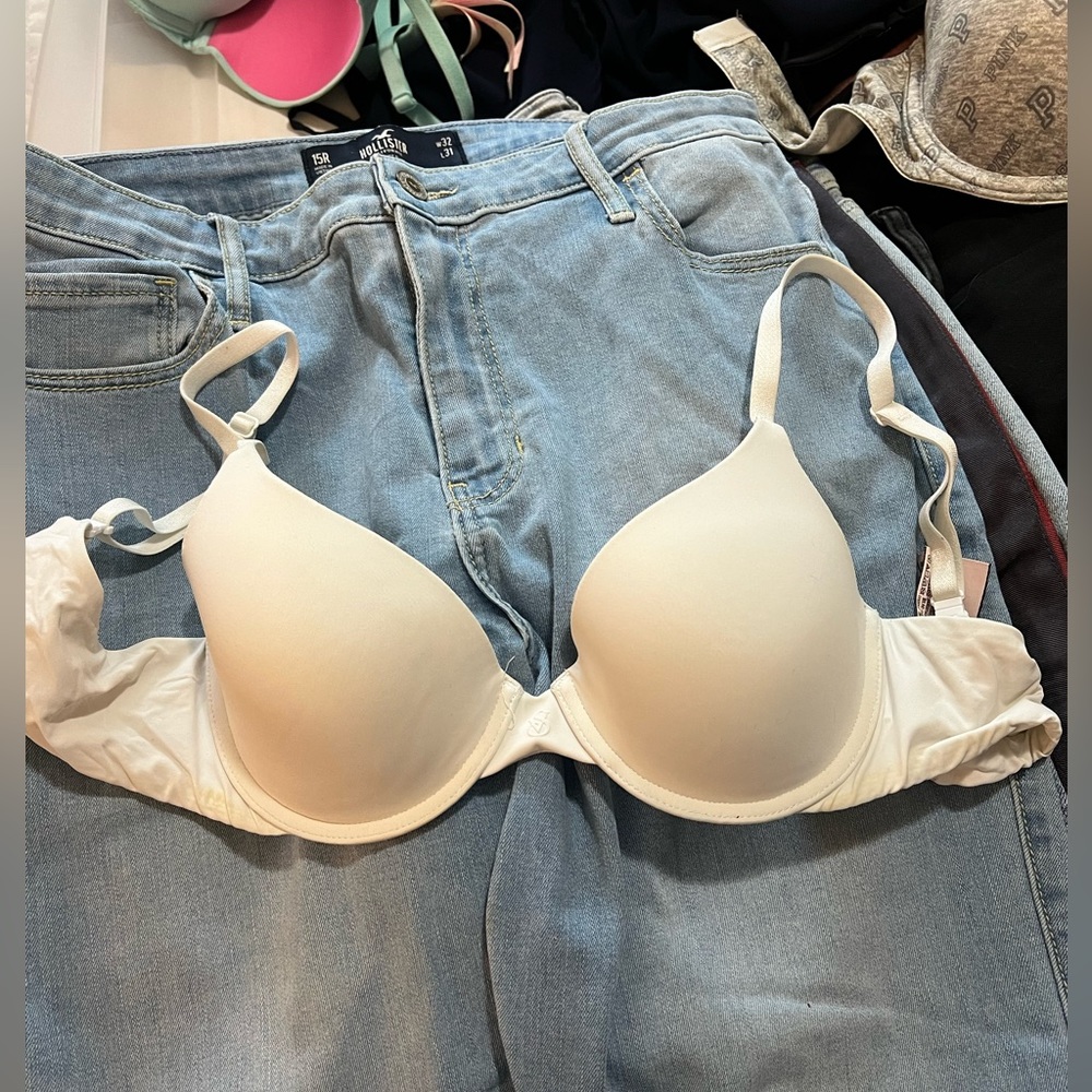 (32C) Victoria’s Secret BRA lightly padded white